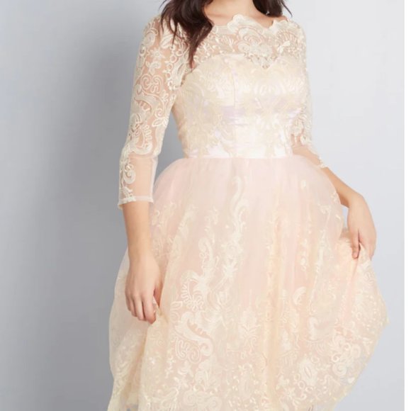 NWT Chi Chi Gilded Grace Dress Size 2 - Picture 1 of 7